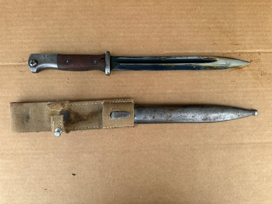 WW2 German S84/98 Bayonet with Scabbard and Reproduction Tropical Frog